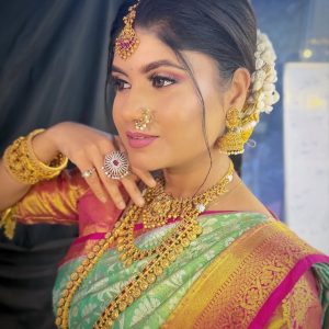 A blend of tradition and trend — the South Indian bridal look reimagined 🌺Learn every detail — (1)